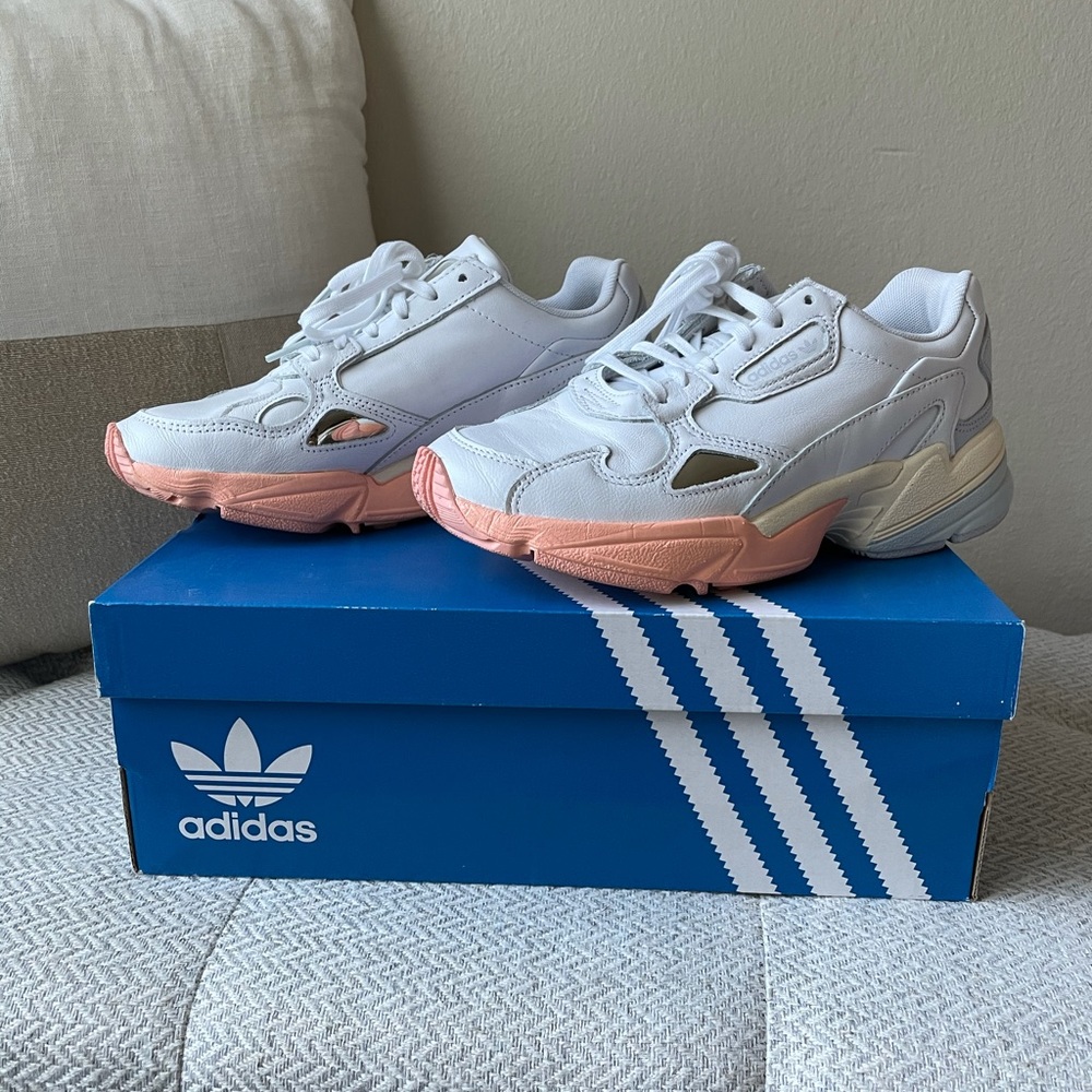 Adidas Sneakers